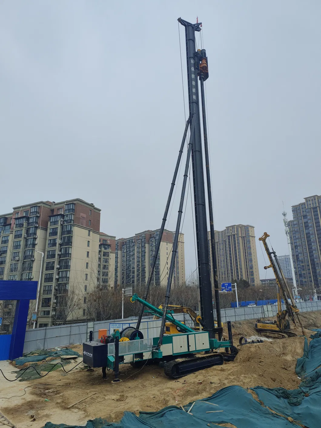 Henan 1 Year Hf in 20FT Container Post Screw Pile Driver